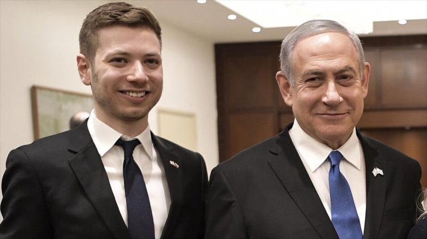 El premier israelí (drcha.), Benjamín Netanyahu, y su hijo Yair Netanyahu.
