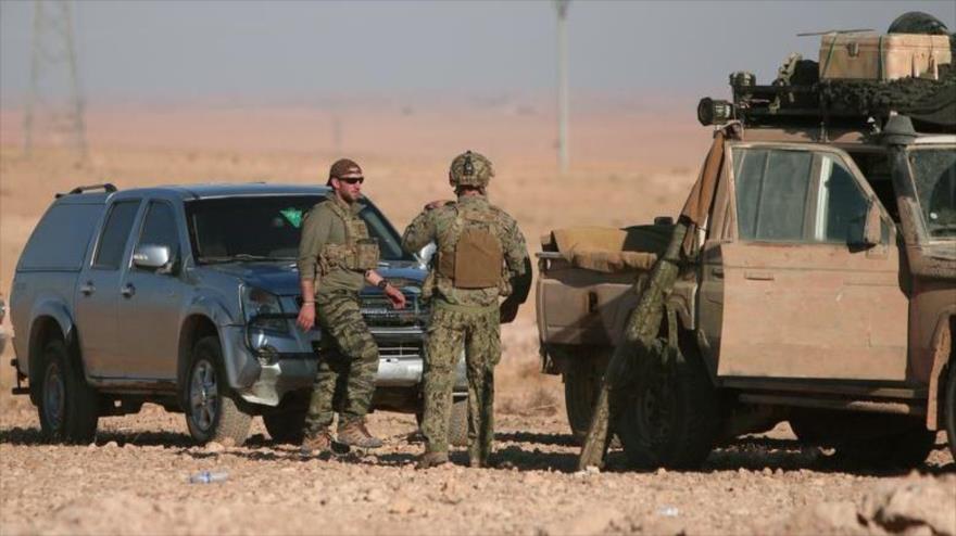 Tropas estadounidenses junto a vehículos militares, al norte de la ciudad de Al-Raqa, Siria. (Foto: Reuters)