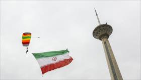 Paracaidistas conmemoran el “Día de la República Islámica”