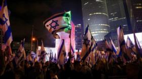 Israelíes continúan protestas pese a paso atrás de Netanyahu