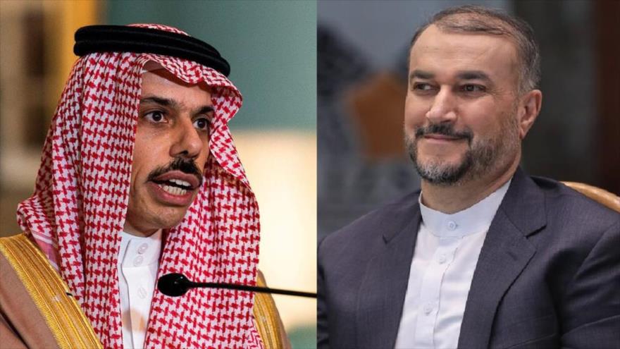 El canciller iraní, Hosein Amir Abdolahian (dcha.), y su par saudí, Faisal bin Farhan Al Saud.