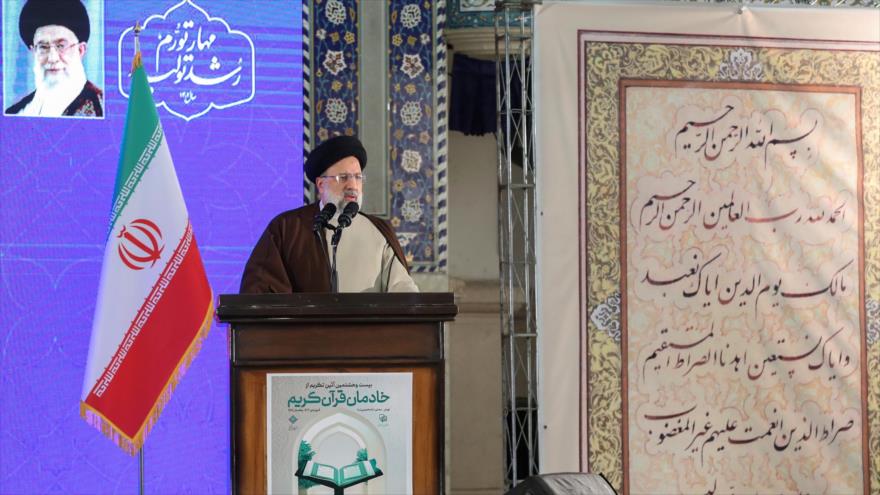 El presidente de Irán, Seyed Ebrahim Raisi, habla en la ceremonia de la inauguración de la 30.ª exposición del sagrado Corán en Teherán, 31 de marzo de 2023.
