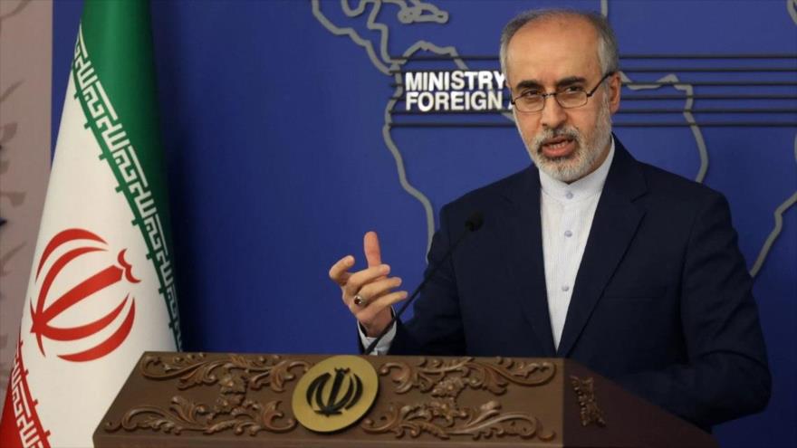 El portavoz de la Cancillería iraní, Naser Kanani, ofrece una rueda de prensa en Teherán.
