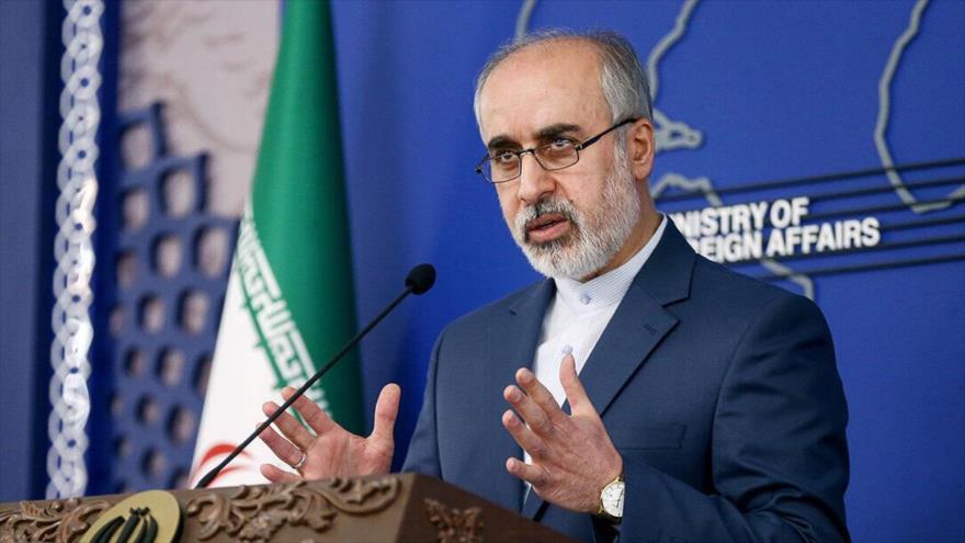 El portavoz de la Cancillería de Irán, Naser Kanani, durante una rueda de prensa en Teherán, la capital. (Foto: IRNA)