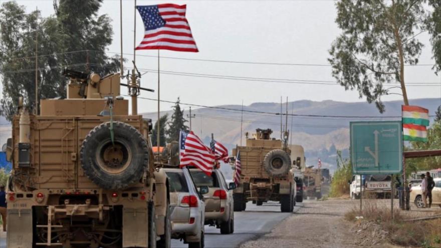 Un convoy de vehículos militares estadounidenses llega a la gobernación de Dohuk en Irak.