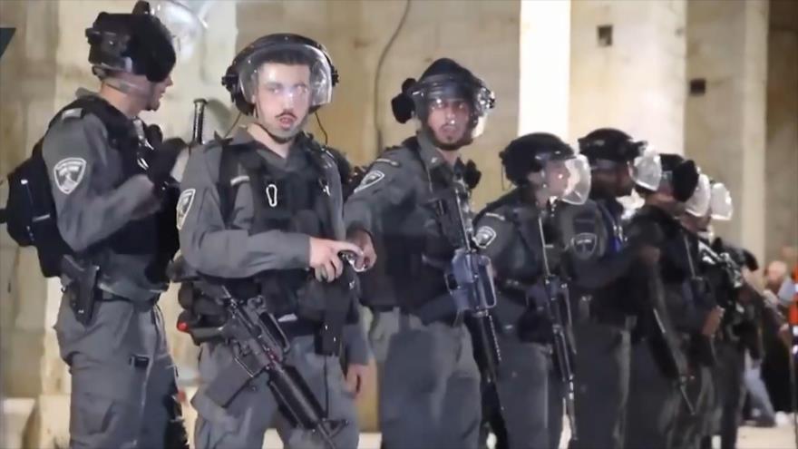 Por 2.ª noche consecutiva, fuerzas israelíes asaltan a Al-Aqsa | HISPANTV