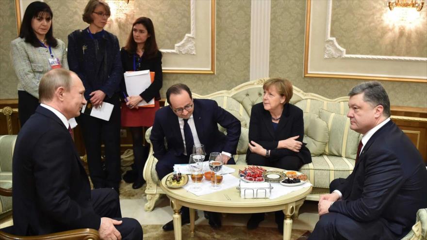 Los líderes de Rusia, Francia, Alemania y Ucrania, Vladímir Putin, François Hollande, Angela Merkel y Petro Poroshenko (de izquierda a la derecha) en Minsk, 2015. 