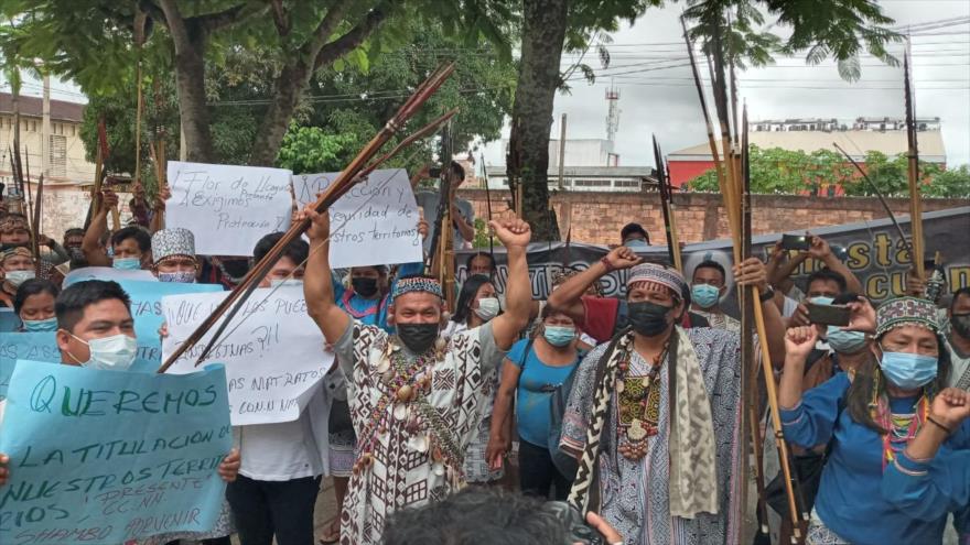 Indígenas peruanos exigen protección de sus derechos humanos.