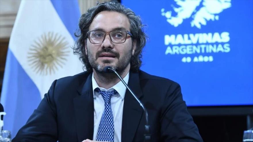 El canciller de Argentina, Santiago Cafiero, durante una reunión sobre las disputadas islas Malvinas. 