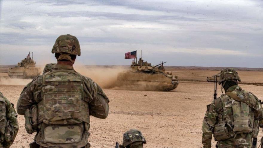 Atacan con varios misiles base militar de EEUU en el este de Siria | HISPANTV