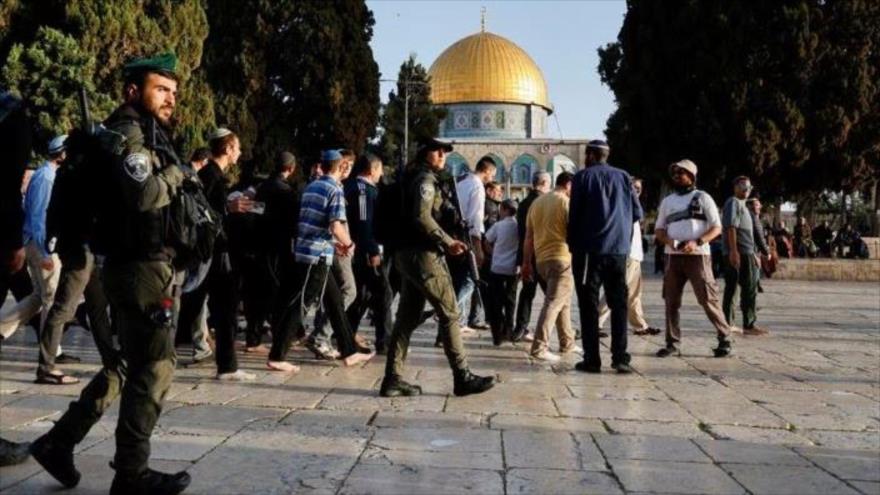 Colonos israelíes irrumpieron en la Mezquita Al-Aqsa bajo protección policial, en Al-Quds, 5 de abril de 2023. (Foto: Reuters)