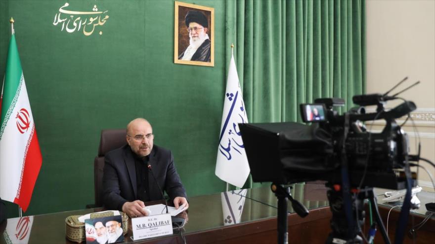 El presidente del parlamento iraní, Mohaamd Baqer Qalibaf, en una reunión virtual urgente de países islámicos sobre Palestina, 10 de abril de 2023. 