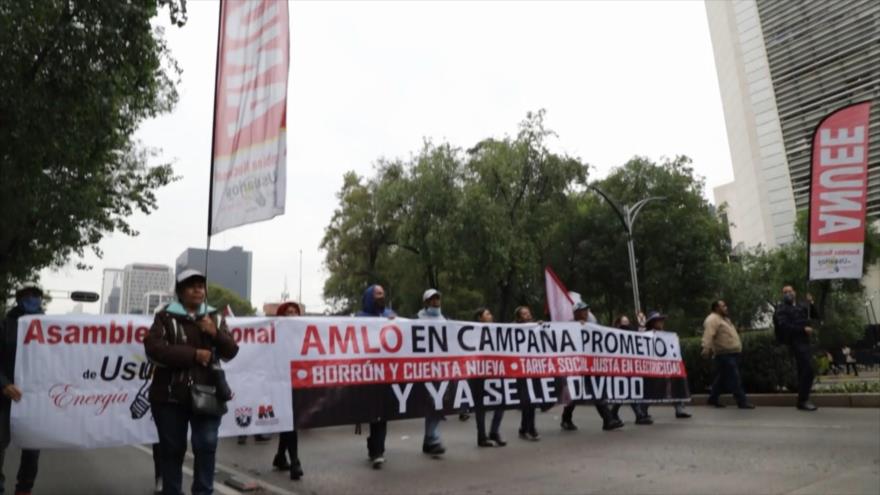 Electricistas y usuarios marchan para exigir derechos en México