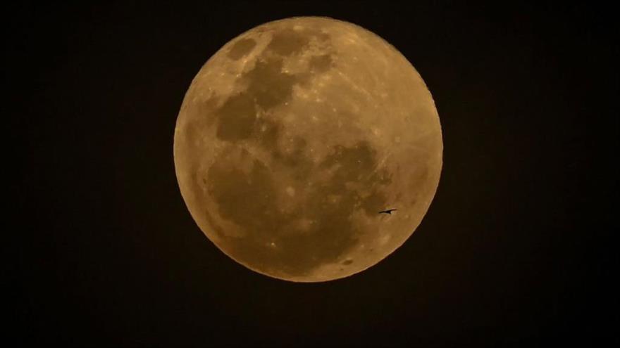 La Luna llena en la ciudad de Banda Aceh, en Indonesia, 6 de abril de 2023.