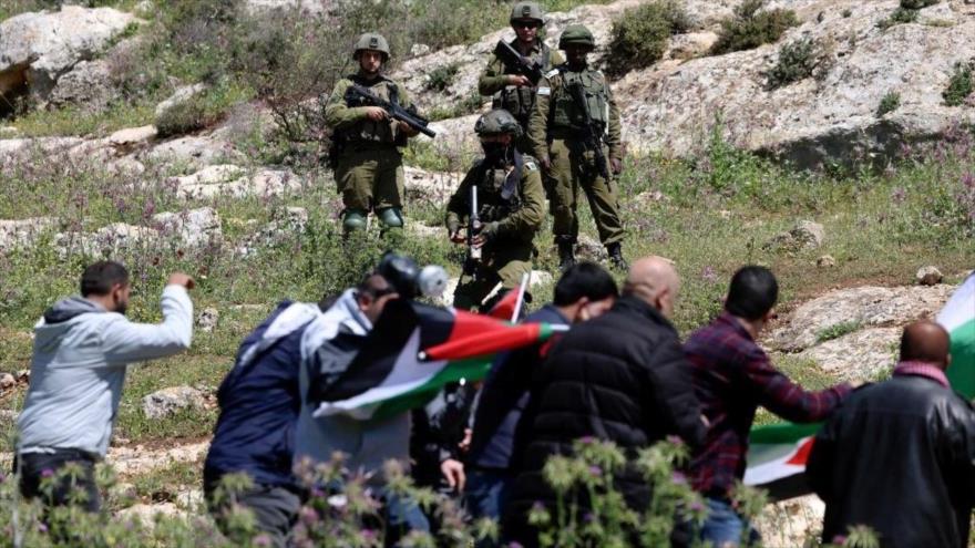 Los soldados israelíes desplegados para reprimir una manifestación palestina al este de la ciudad cisjordana de Nablus, 14 de abril de 2023.