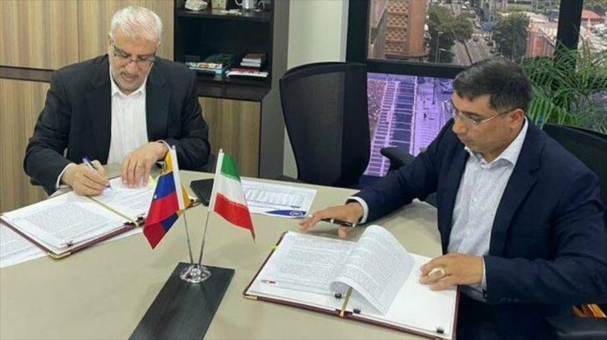 Irán y Venezuela firman varios acuerdos en campos de petróleo y gas | HISPANTV