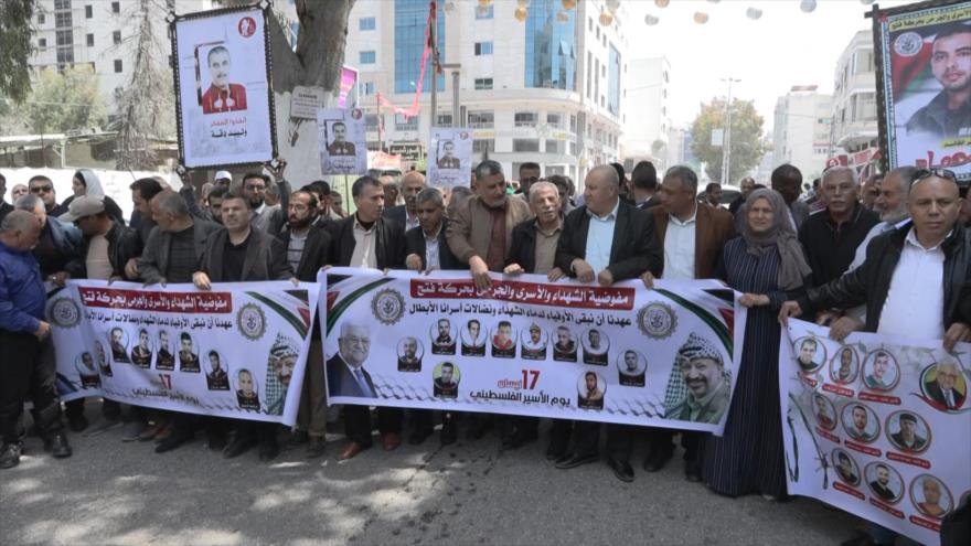 Gazatíes conmemoran el Día del Prisionero Palestino