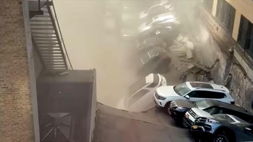 Derrumbe de un aparcamiento en Nueva York deja al menos un muerto