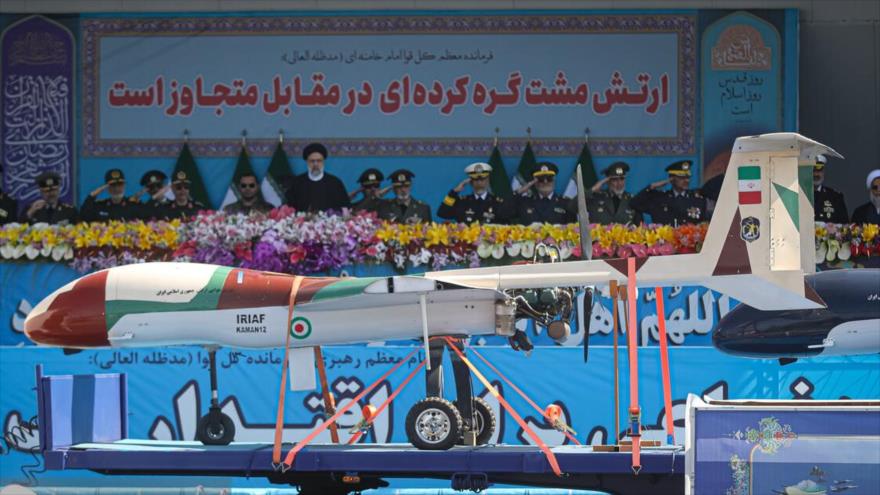 Unos drones presentados durante el desfile militar celebrado en Teherán con ocasión del Día Nacional del Ejército, 18 de abril de 2023. (Foto: FARS)