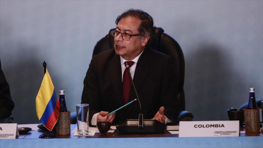 Presidente colombiano exige renuncia de todos sus ministros