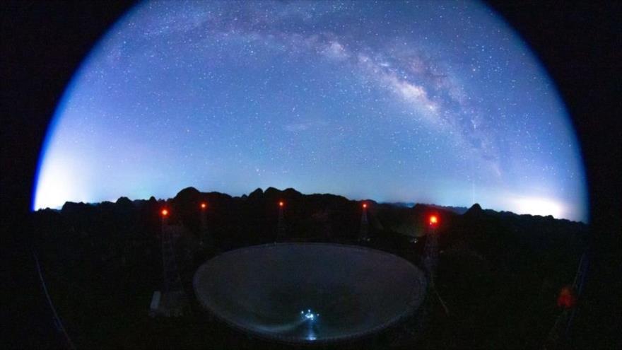 El telescopio esférico de quinientos metros de apertura (FAST) en la provincia de Guizhou, suroeste de China, 24 de julio de 2022.