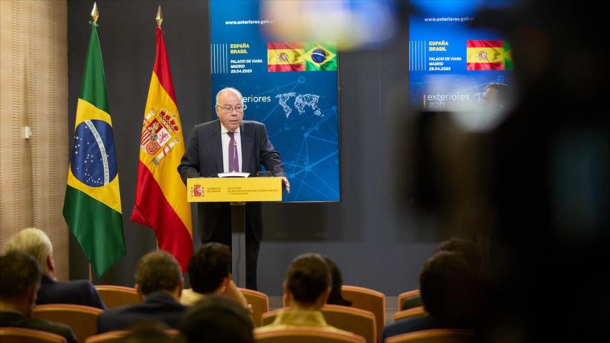 El canciller brasileño, Mauro Vieira, en una conferencia de prensa conjunta con su par español en Madrid, 26 de abril de 2023. (Foto: @MAECgob)