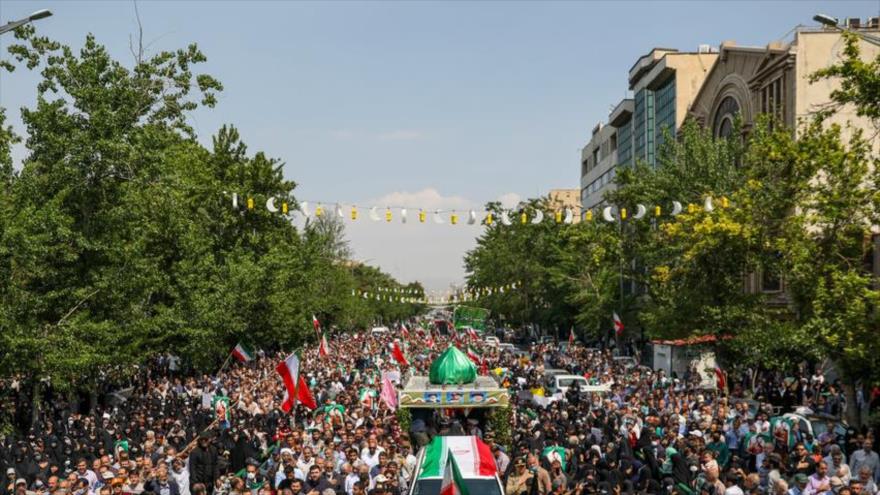 Iraníes dan último adiós a su mártir asirio con gran cortejo fúnebre