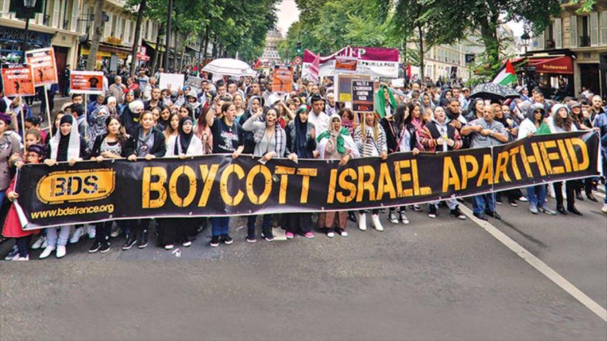 Activistas a favor del movimiento Boicot, Desinversión y Sanciones contra Israel, 15 de enero de 2022 (Foto: AFP)