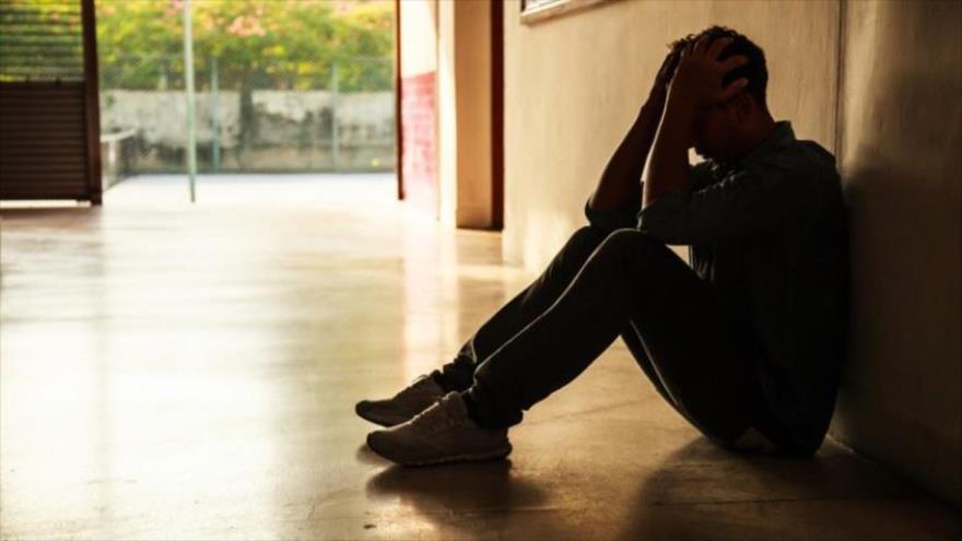 El suicidio es un grave problema de salud pública entre todos los grupos de edad en EE.UU. y ha aumentado particularmente entre los jóvenes.