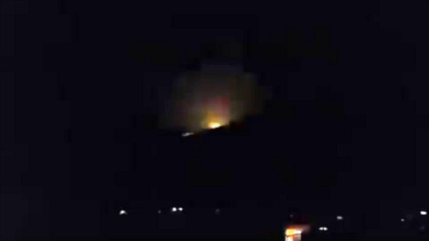 Tres civiles sirios resultan heridos en un ataque israelí en Homs