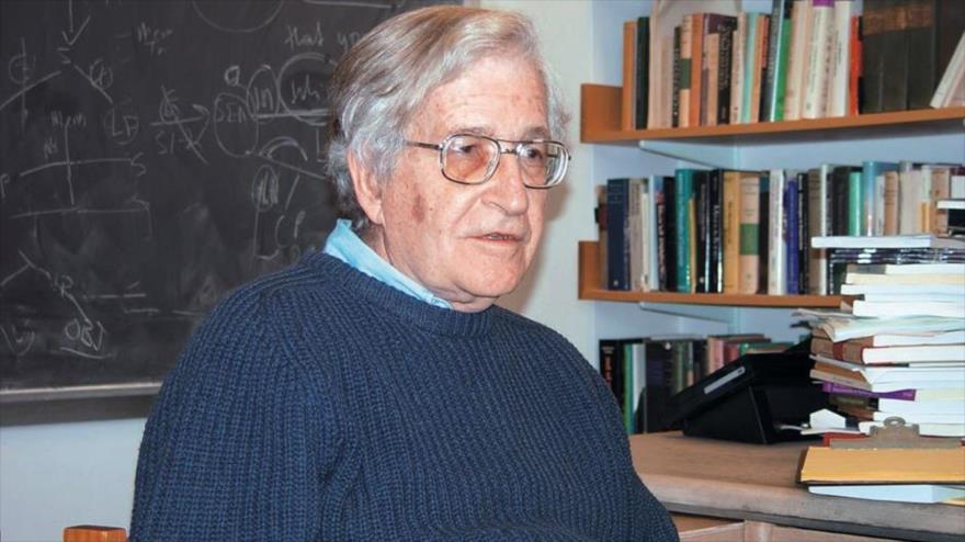 El político y lingüista estadounidense Noam Chomsky.