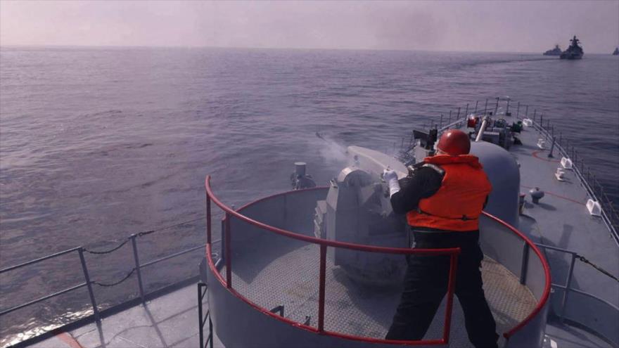 Un miembro de la Armada iraní participa en un ejercicio naval conjunto Irán-China-Rusia en el norte del océano Índico, 19 de enero de 2022. (Foto: AFP)