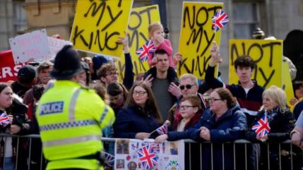 “No es mi rey”: así reciben al rey Carlos III en Liverpool