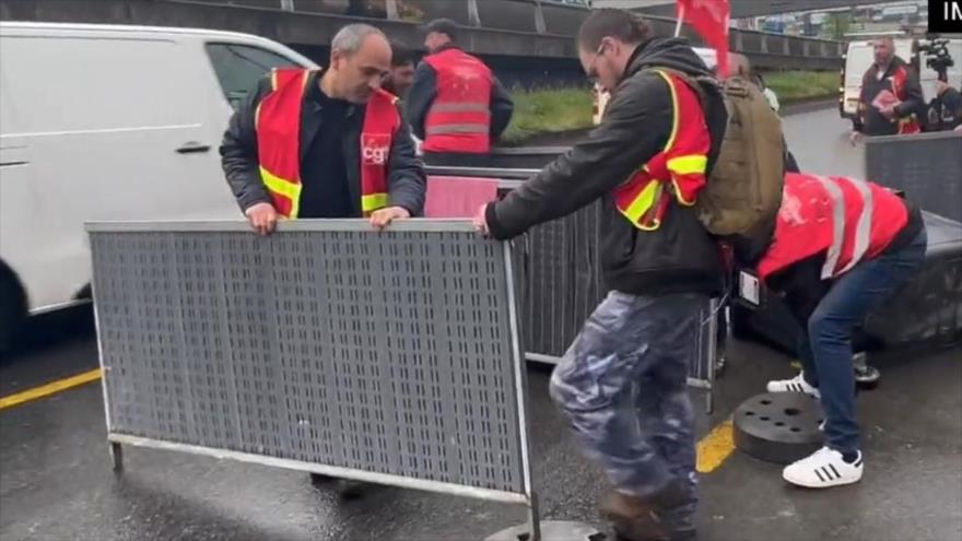 Vídeo: Manifestantes franceses bloquean sede olímpica en París