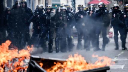 Vídeo: Policía francesa reprime protestas en Día de Trabajadores