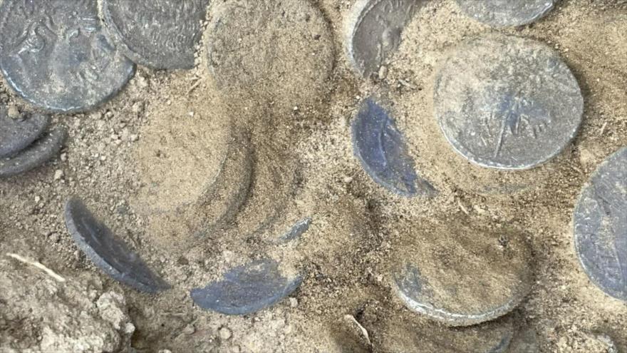 Las monedas halladas en Livorno, Italia, datan de 157 o 156 a.C., y las más recientes en 83 o 82 a.C.