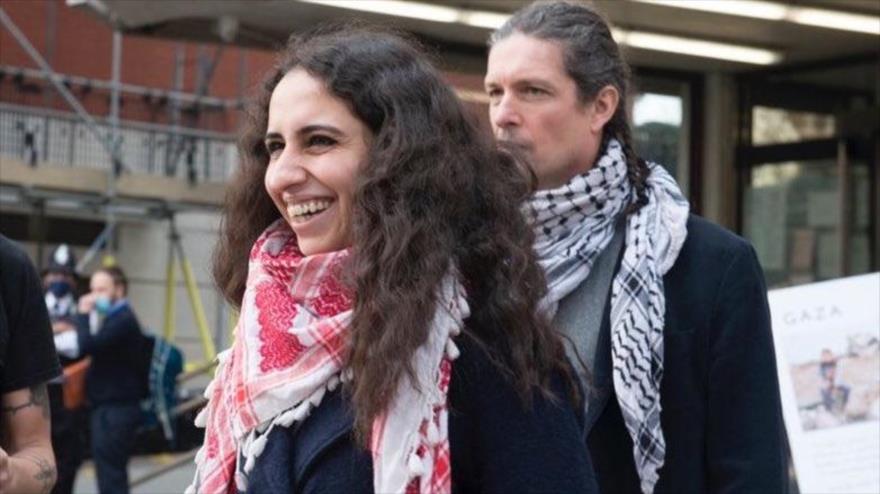 Los cofundadores del grupo activista Palestine Action, Huda Ammori y Richard Barnard.