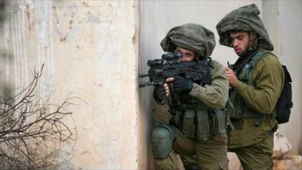 Fuerzas israelíes asesinan a 2 palestinos en redada en Cisjordania
