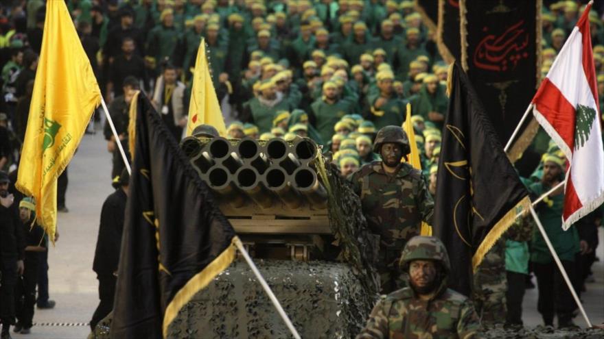 Combatientes de Hezbolá en un desfile militar.