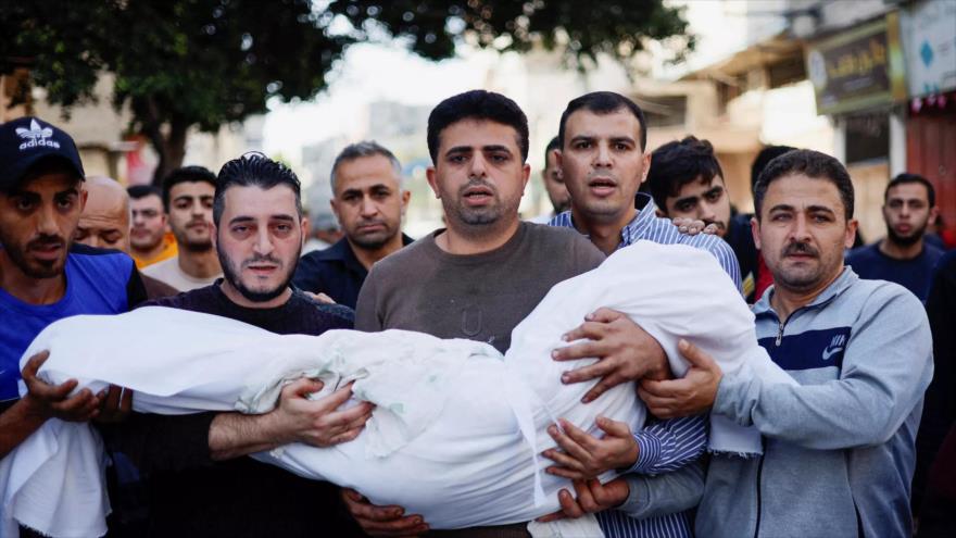 Vídeo: Se celebra funeral de niña palestina asesinada en ataque israelí | HISPANTV