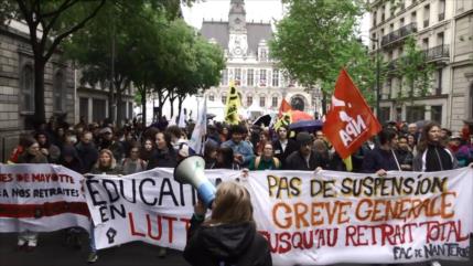 Siguen protestas contra controvertida reforma pensional en Francia