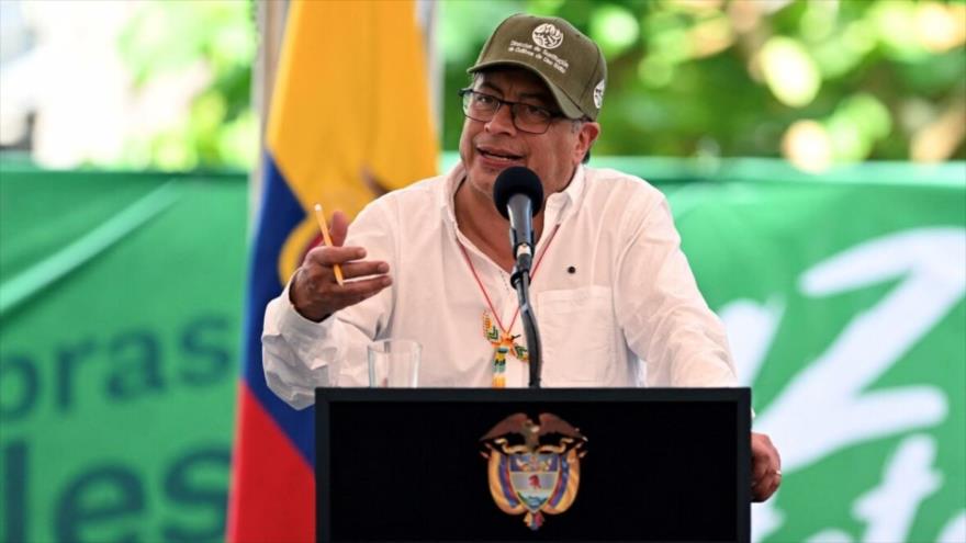 Presidente de Colombia propone al ELN un cese al fuego regional