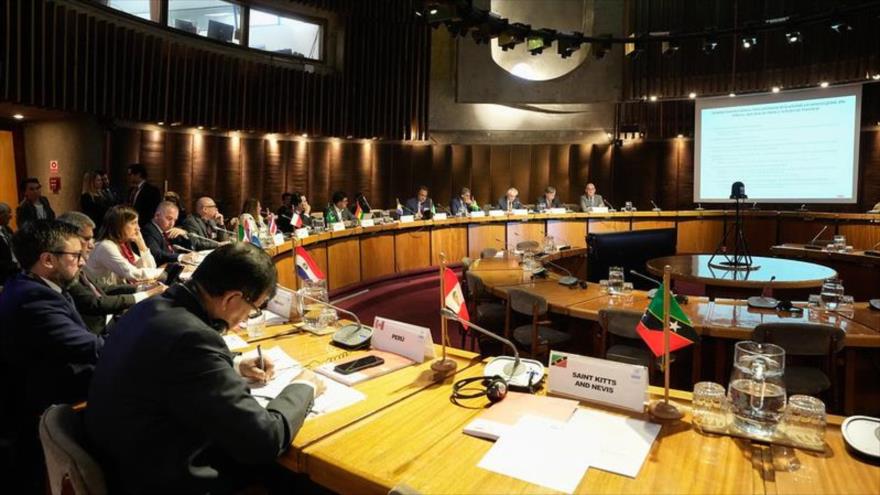 Presencia de Ministros de Finanzas de la Comunidad de Estados Latinoamericanos y Caribeños (CELAC) en la reunión celebrada en la sede de la Comisión Económica para América Latina y el Caribe (CEPAL) en Santiago.