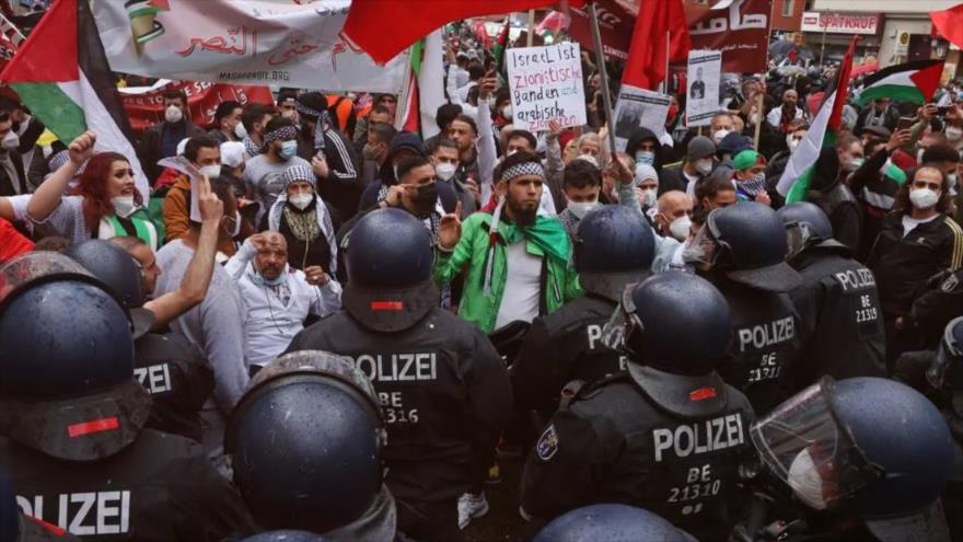 Policía reprime con violencia a activistas pro-Palestina en Berlín