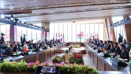 Líderes de ASEAN acuerdan impulsar transacciones sin dólar