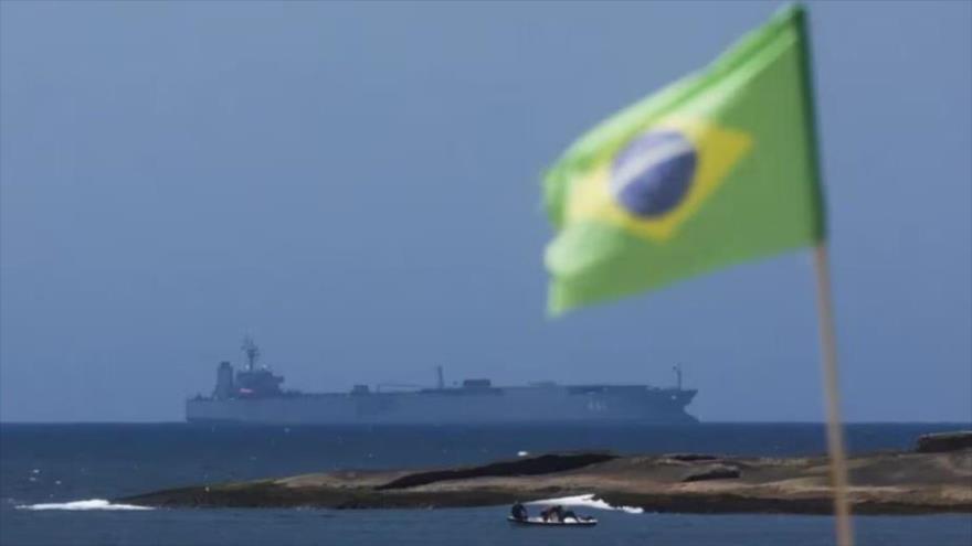 El buque base iraní Makran navega frente a la playa Copacabana en Río de Janeiro, Brasil, enero de 2023. (Foto: Reuters)