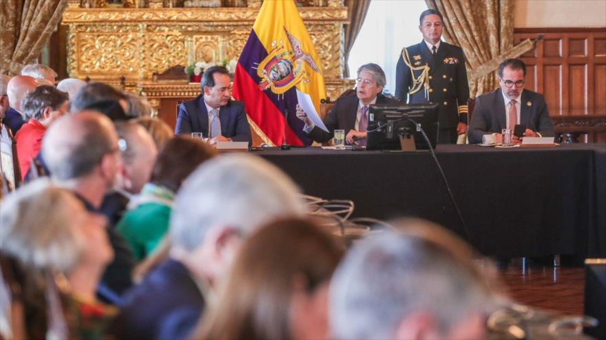 Guillermo Lasso firma Decreto Ejecutivo 741, para disolver la Asamblea Nacional y solicitar al CNE convocatoria de elecciones