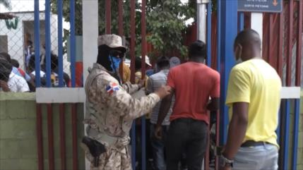 Policías dominicanas acusados de extorsionar a inmigrantes haitianos