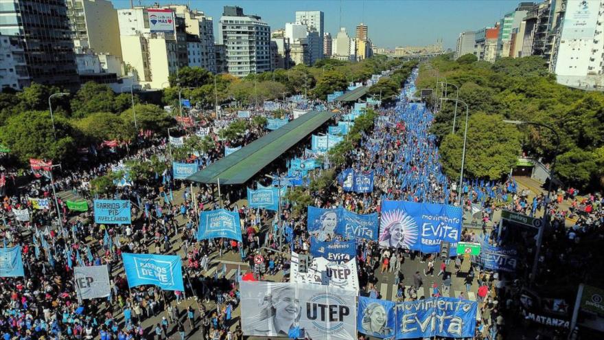 Argentinos marchan contra tijeretazo del FMI, mala herencia de Macri | HISPANTV