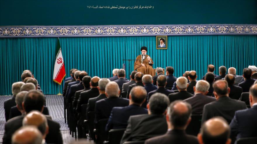 Líder avisa que extranjeros buscan minar lazos de Irán y vecinos | HISPANTV